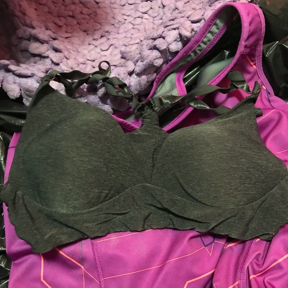 Sports bra